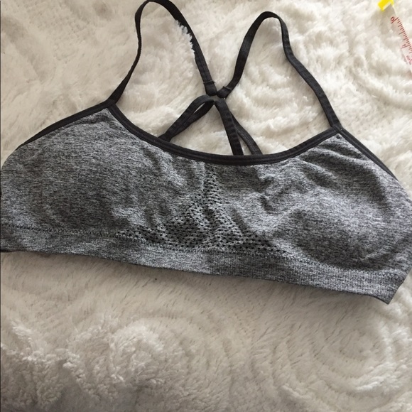 Various Girls Sports Bras - Picture 3 of 8